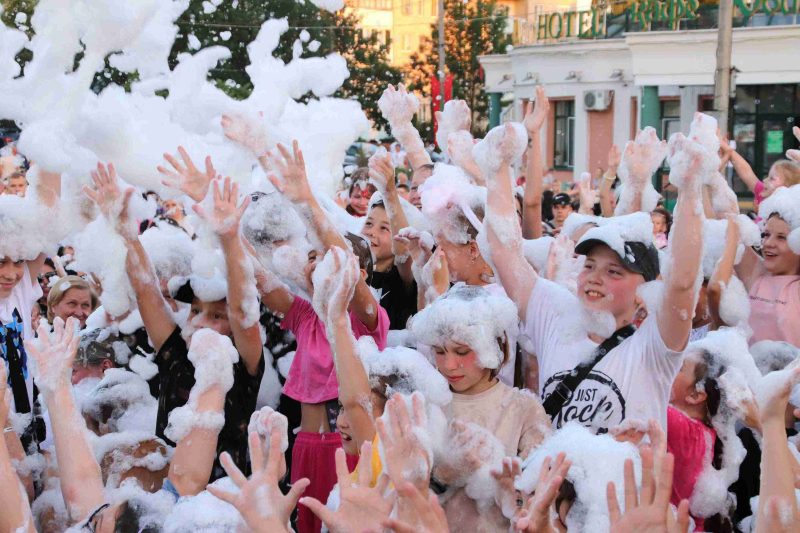 Пенная вечеринка прошла в центре Костюковичей