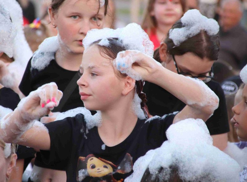 Пенная вечеринка прошла в центре Костюковичей