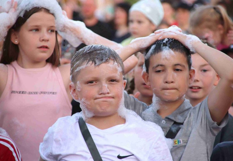 Пенная вечеринка прошла в центре Костюковичей