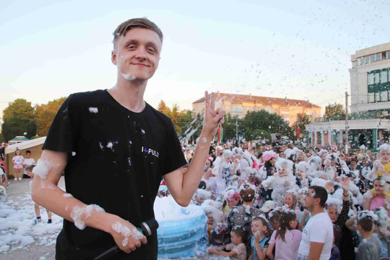 Пенная вечеринка прошла в центре Костюковичей