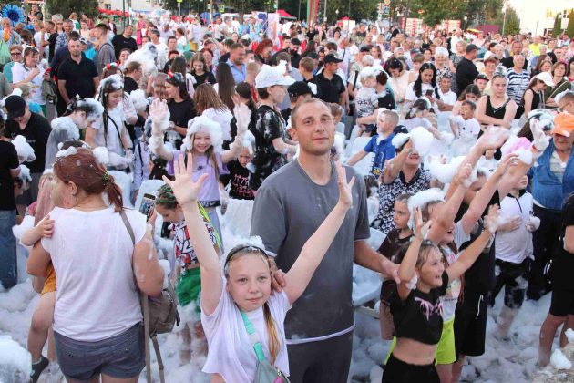 Пенная вечеринка прошла в центре Костюковичей