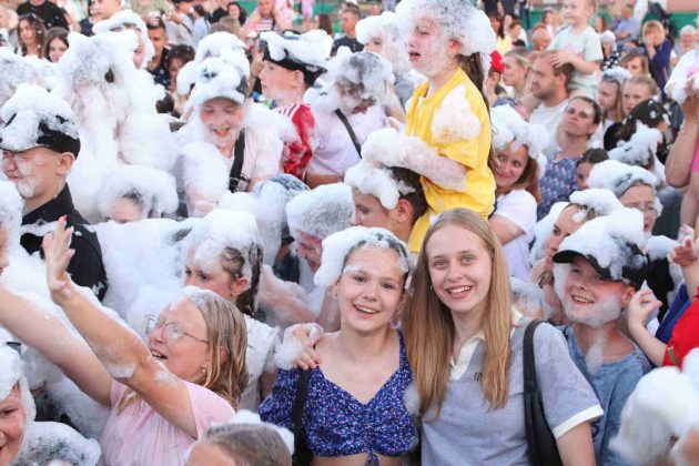 Пенная вечеринка прошла в центре Костюковичей