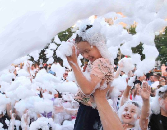 Пенная вечеринка прошла в центре Костюковичей