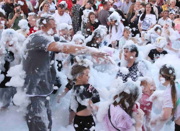 Пенная вечеринка прошла в центре Костюковичей