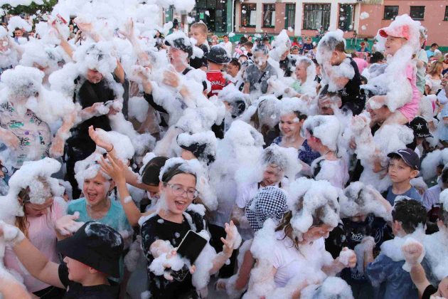 Пенная вечеринка прошла в центре Костюковичей