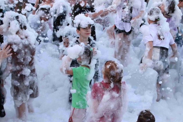 Пенная вечеринка прошла в центре Костюковичей