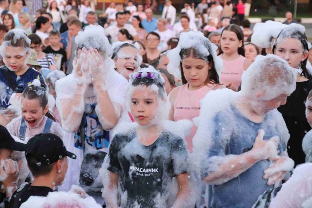 Пенная вечеринка прошла в центре Костюковичей