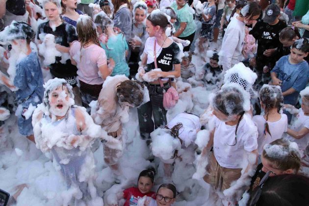 Пенная вечеринка прошла в центре Костюковичей