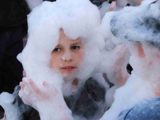 Пенная вечеринка прошла в центре Костюковичей