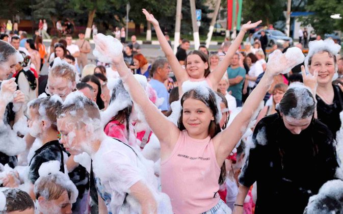 Пенная вечеринка прошла в центре Костюковичей