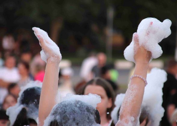 Пенная вечеринка прошла в центре Костюковичей