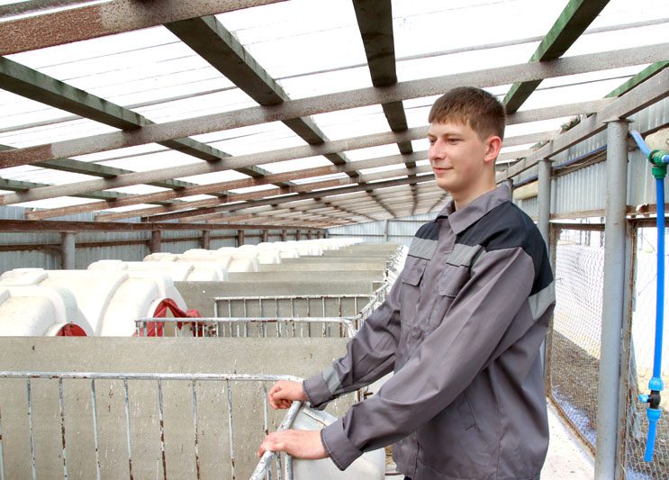 Узнали, как работает в "Цемагро" молодой ветфельдшер Михаил Тишков Узнали, как работает в "Цемагро" молодой ветфельдшер Михаил Тишков