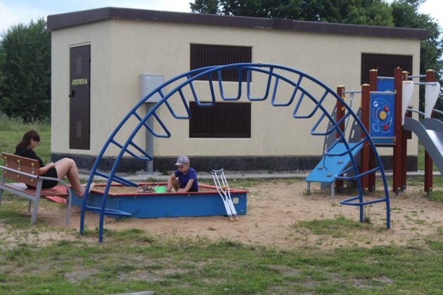 Тренажеры во дворах, велодорожки, экологическая тропа и БЦЗ… Узнали, как реализуется в Костюковичах проект «Здоровые города и поселки»