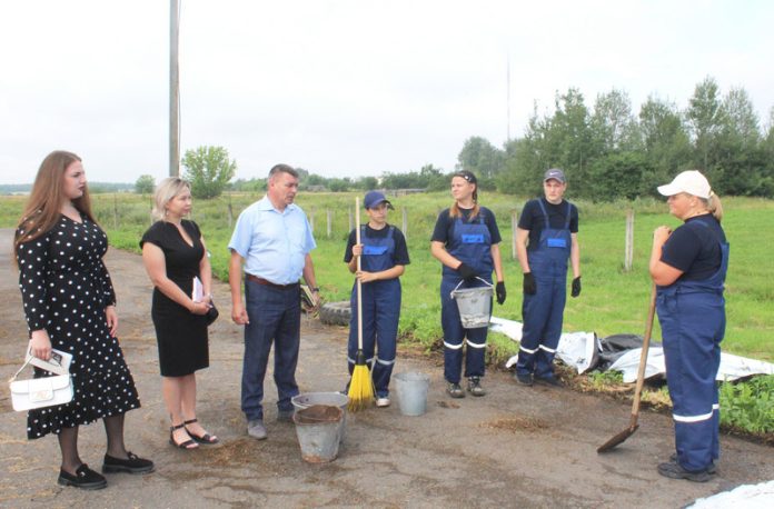На Костюковщине продолжают работу студенческие отряды