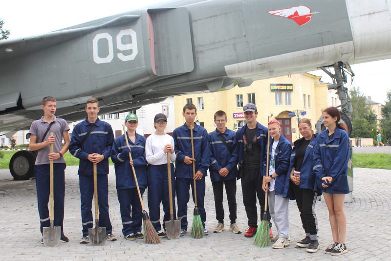 На Костюковщине продолжают работу студенческие отряды