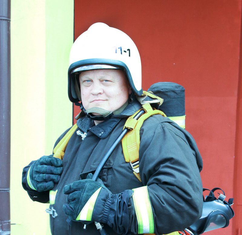 27 лет стажа в МЧС за плечами у мастера-спасателя Костюковичского РОЧС Александра Архипцова