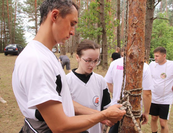Фотофакт: Как участники турслета покоряли полосу препятствий