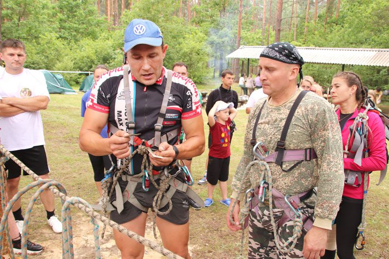 Фотофакт: Как участники турслета покоряли полосу препятствий