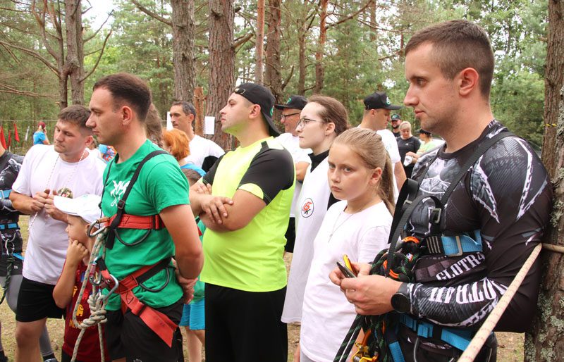 Фотофакт: Как участники турслета покоряли полосу препятствий