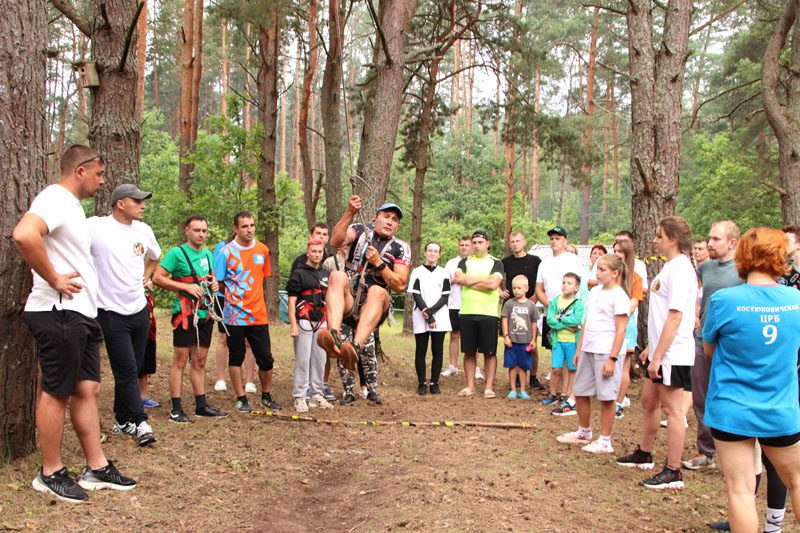 Фотофакт: Как участники турслета покоряли полосу препятствий