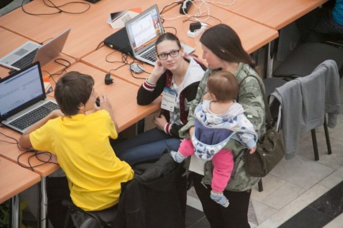 Белорусских родителей обяжут защищать детей от вредной информации в Интернете