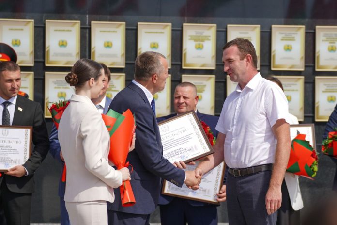 Представители Костюковщины удостоены места на Доске почета Могилевской области