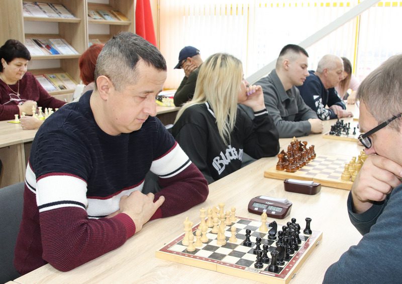 Физическая подготовка является неотъемлемой частью жизни спасателей Костюковичского РОЧС