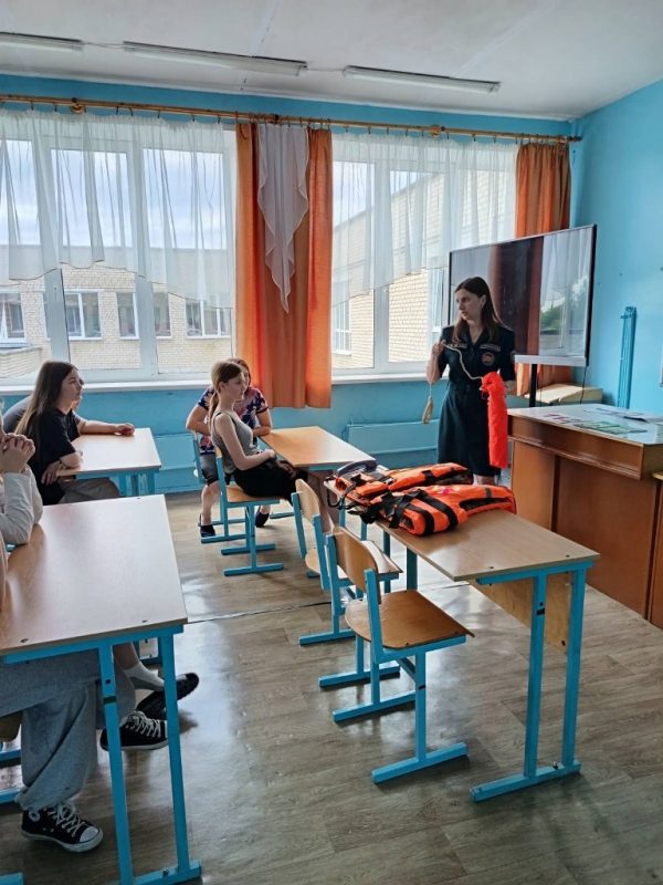 Лето без ЧП: продолжаются мероприятия акции "Безопасные каникулы" Лето без ЧП: продолжаются мероприятия акции "Безопасные каникулы"