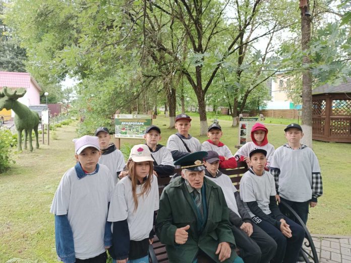 Муравильские школьники встретились с Владимиром Елисеенко