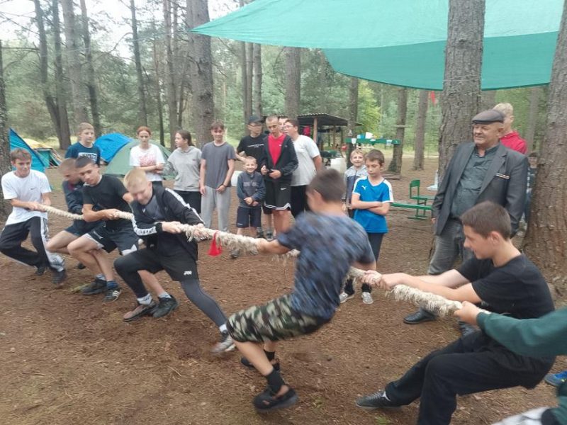 Все выше и выше... Команда "Летчики" стала победителем военно-спортивной игры "Зарница" в палаточном лагере "Эдельвейс"