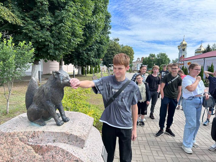 Костюковичская молодежь посетила достопримечательности Мстиславщины Костюковичская молодежь посетила достопримечательности Мстиславщины