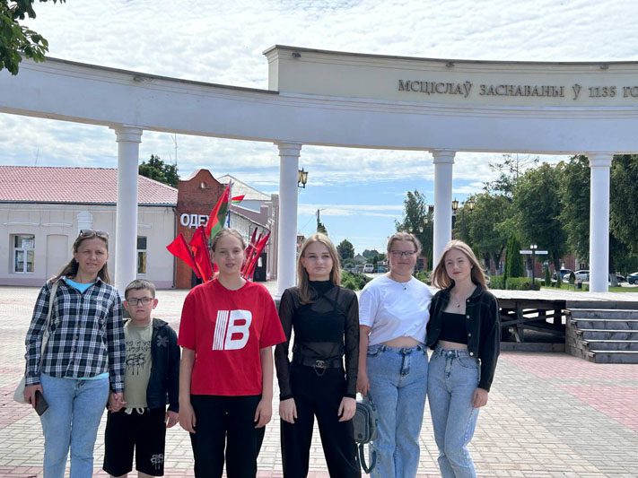 Костюковичская молодежь посетила достопримечательности Мстиславщины Костюковичская молодежь посетила достопримечательности Мстиславщины