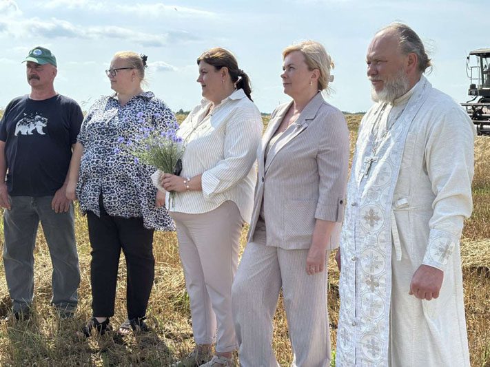 Праздник первого снопа отметили на Костюковщине Праздник первого снопа отметили на Костюковщине