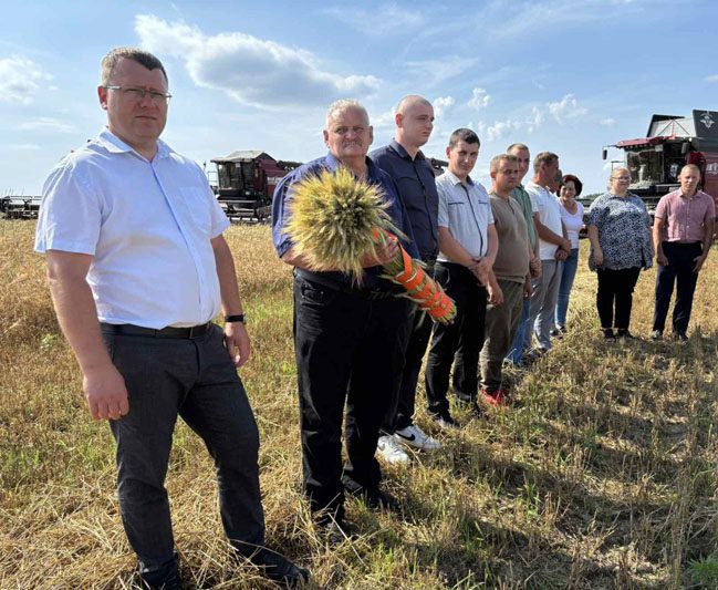 photo_5431787677340006939_y