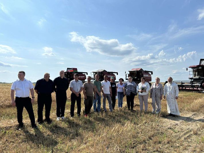Праздник первого снопа отметили на Костюковщине Праздник первого снопа отметили на Костюковщине