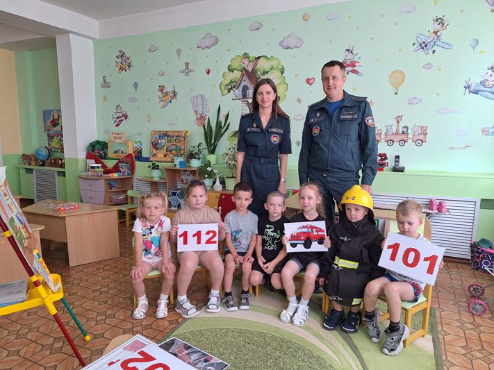 Костюковичские спасатели провели интерактивный урок для дошколят Костюковичские спасатели провели интерактивный урок для дошколят