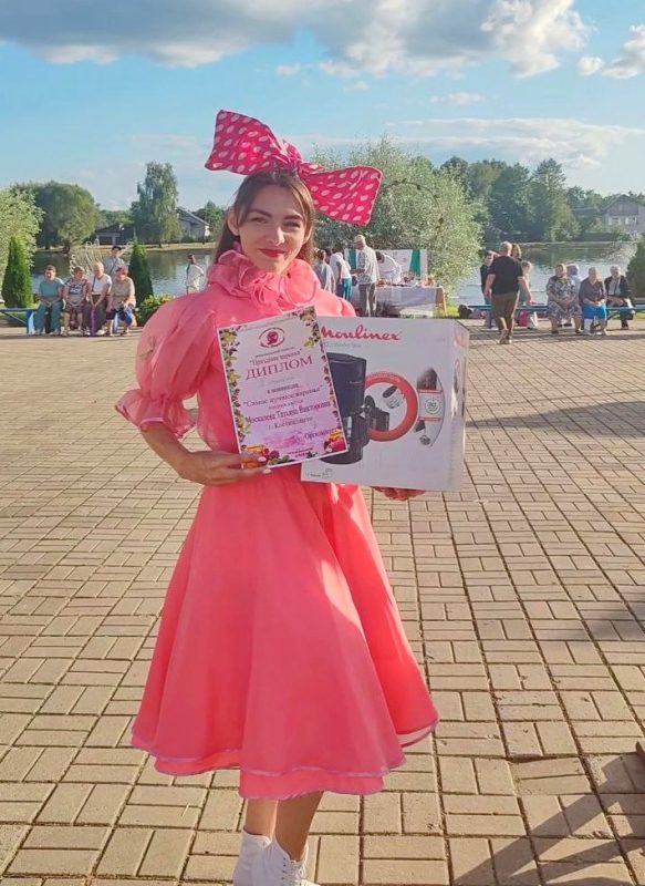 Праздник-ярмарка "День варенья" принес награды костюковичским артистам
