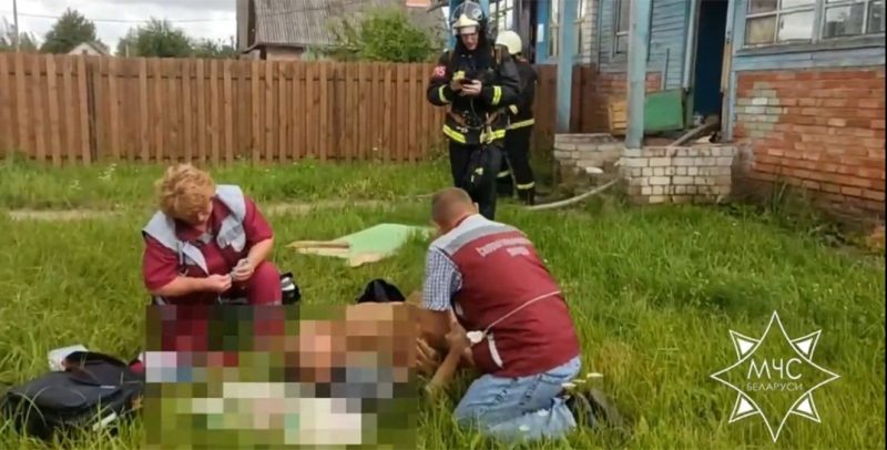 На пожаре в Костюковичском районе сосед спас двух односельчан