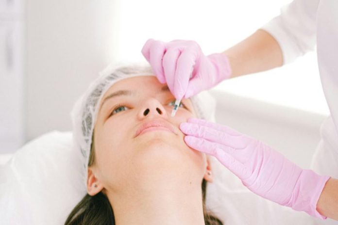 После уколов красоты женщинам потребовалась помощь скорой и экспертов ГКСЭ