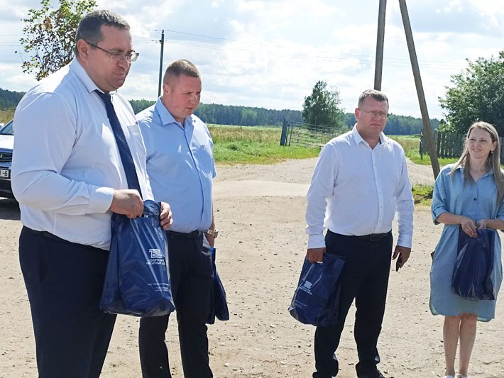 Сенатор Игорь Сергеев поблагодарил участников студенческого отряда за их труд