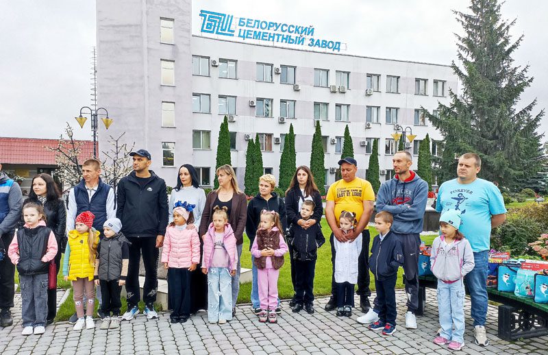 Сенатор Игорь Сергеев принял участие в акции «Соберем портфель вместе»