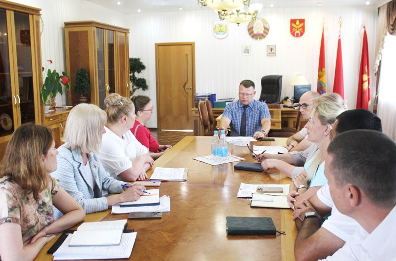 Глава Костюковичского района Вячеслав Моксачев провел прием граждан