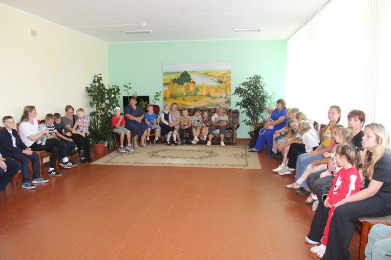 Сегодня дети из многодетных и приемных семей получили подарки к школе от Белорусского фонда мира