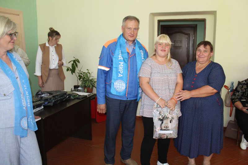 Сегодня дети из многодетных и приемных семей получили подарки к школе от Белорусского фонда мира