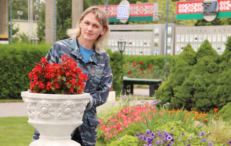 Цветущее предприятие: как на территории БЦЗ заботятся о благоустройстве