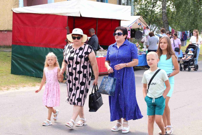 ФОТОФАКТ: неповторимый колорит "Ильинской ярмарки"