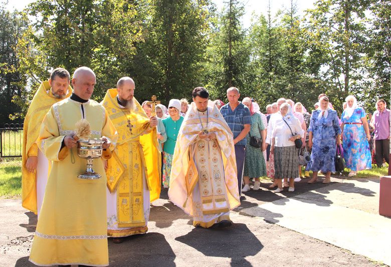 Праздник святой Марии Магдалины отметили в Костюковичах Богослужением и Крестным ходом