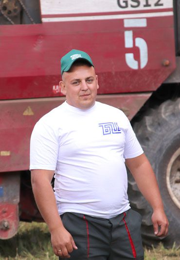 На Костюковщине пополняются ряды комбайнеров-тысячников