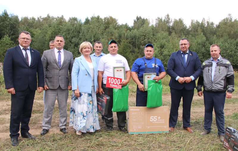 На Костюковщине пополняются ряды комбайнеров-тысячников