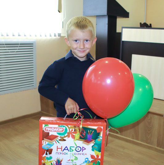 В Костюковичском лесхозе первоклассникам вручили подарки ко Дню знаний